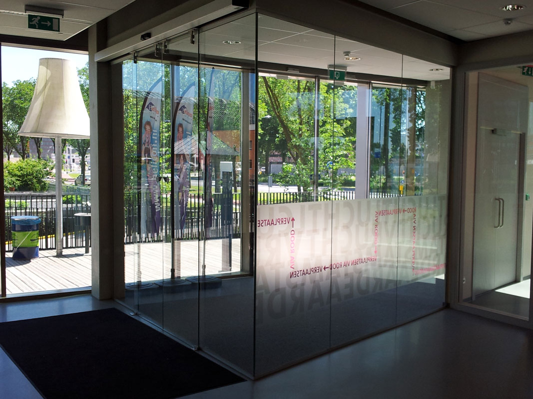 Bas timmers uw glasspecialist: hardglazen deuren, wanden, puien ...
